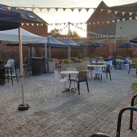 The Catherine Wheel Wetherspoon Hotel Henley-on-Thames Bagian luar foto