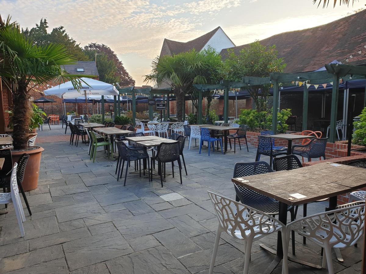 The Catherine Wheel Wetherspoon Hotel Henley-on-Thames Bagian luar foto