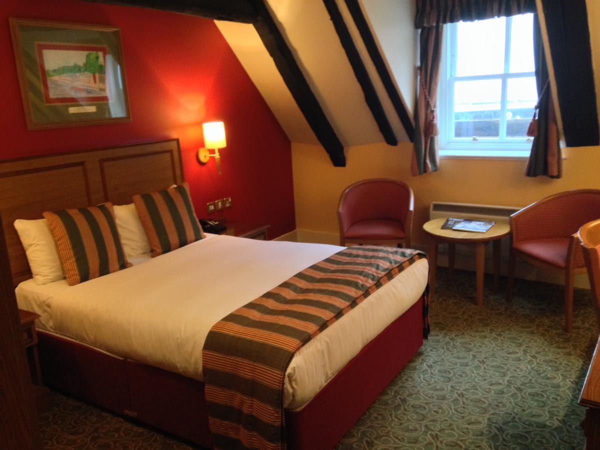 The Catherine Wheel Wetherspoon Hotel Henley-on-Thames Bagian luar foto
