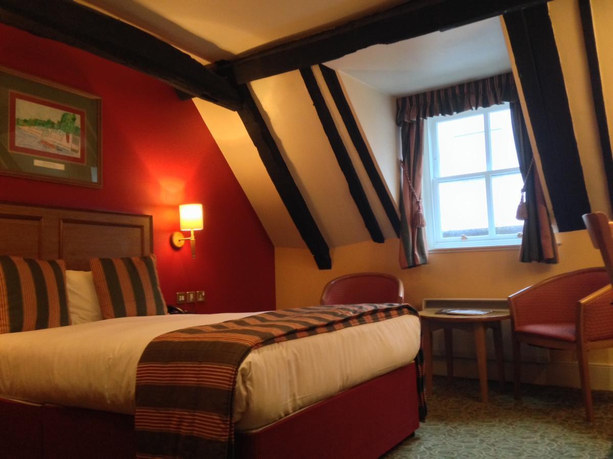 The Catherine Wheel Wetherspoon Hotel Henley-on-Thames Bagian luar foto