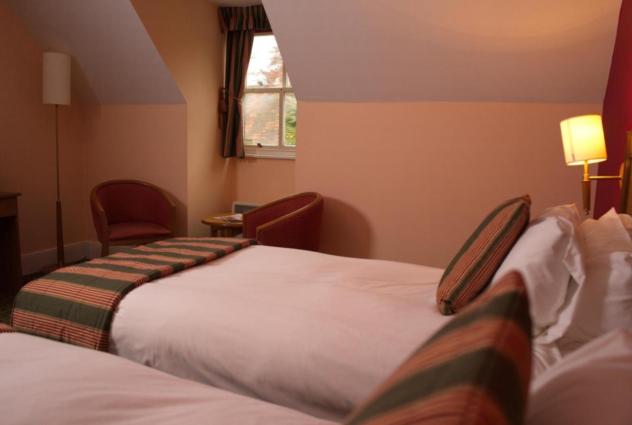 The Catherine Wheel Wetherspoon Hotel Henley-on-Thames Bagian luar foto