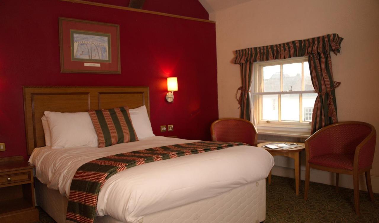 The Catherine Wheel Wetherspoon Hotel Henley-on-Thames Bagian luar foto