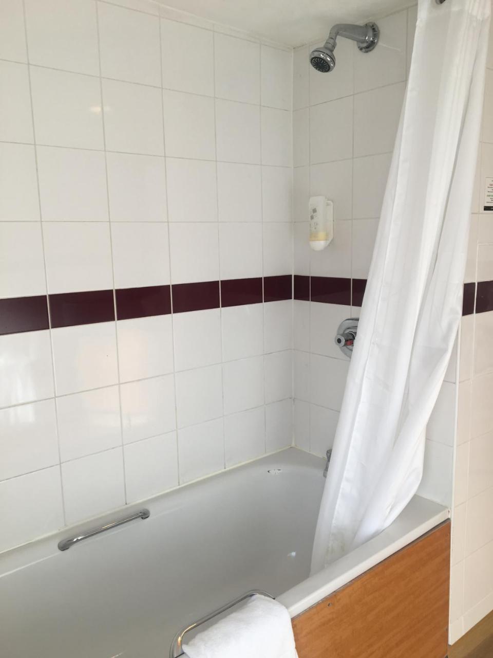 The Catherine Wheel Wetherspoon Hotel Henley-on-Thames Bagian luar foto